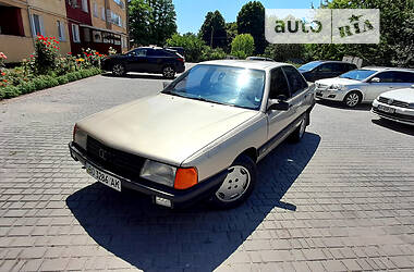 Седан Audi 100 1988 в Шумську