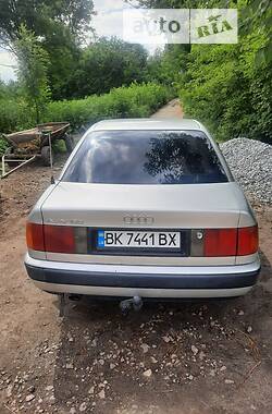 Седан Audi 100 1991 в Корце