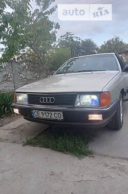 Седан Audi 100 1988 в Кельменцах