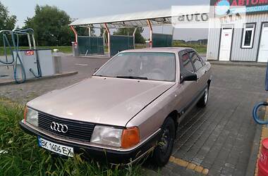 Седан Audi 100 1987 в Костополе
