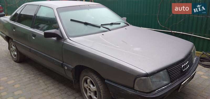 Седан Audi 100 1988 в Борщеві