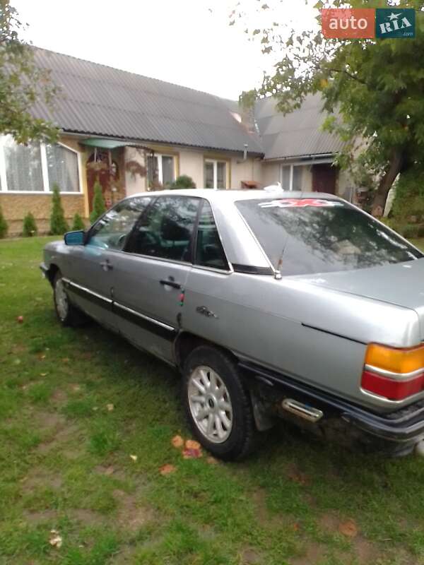 Седан Audi 100 1986 в Яворові