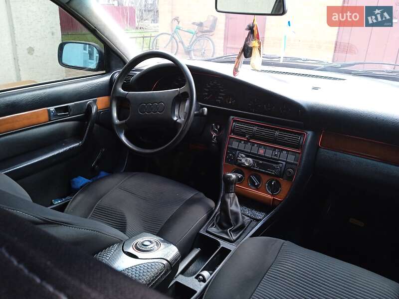 Седан Audi 100 1991 в Деражне