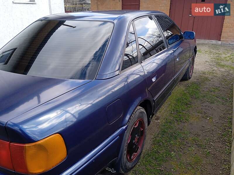 Седан Audi 100 1991 в Деражне