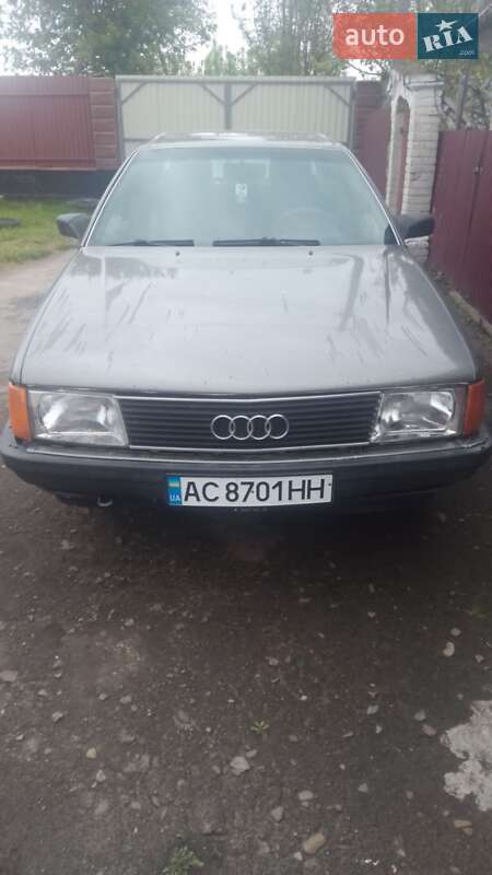 Седан Audi 100 1988 в Луцьку