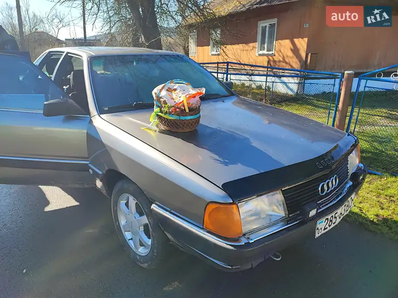 Audi 100