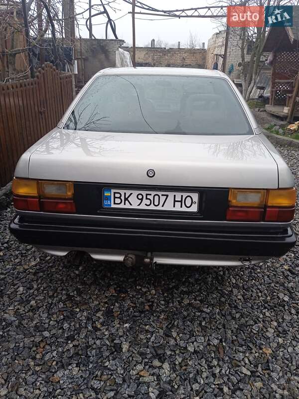 Седан Audi 100 1987 в Казатине