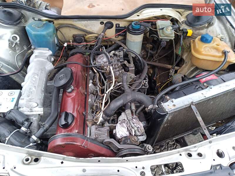 Седан Audi 100 1987 в Казатине
