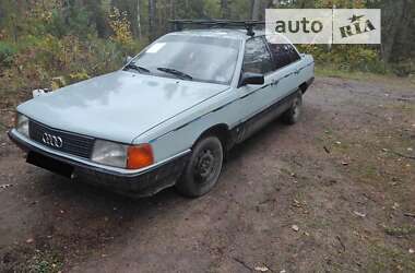 Седан Audi 100 1984 в Львові