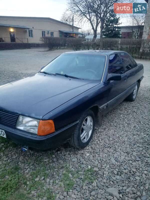 Седан Audi 100 1990 в Черновцах
