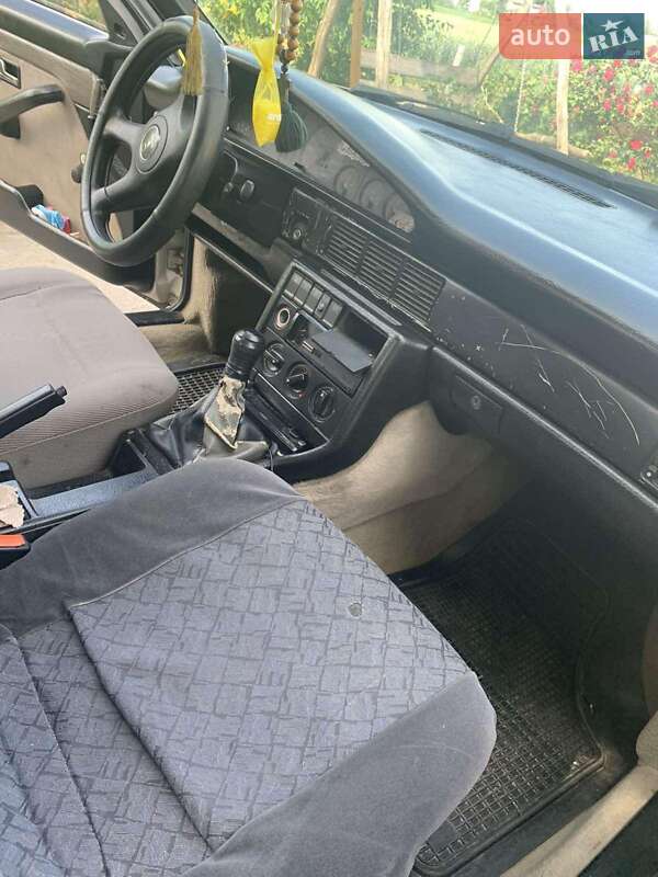 Седан Audi 100 1988 в Гоще