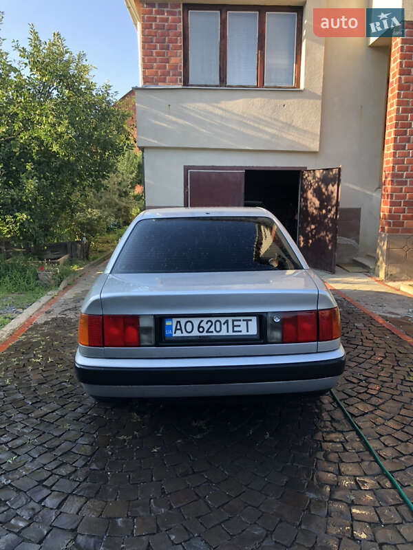 Седан Audi 100 1991 в Мукачево