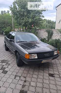 Седан Audi 100 1987 в Киверцах