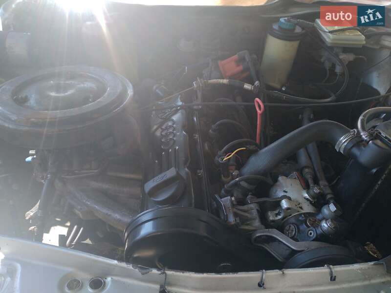 Седан Audi 100 1986 в Иршаве