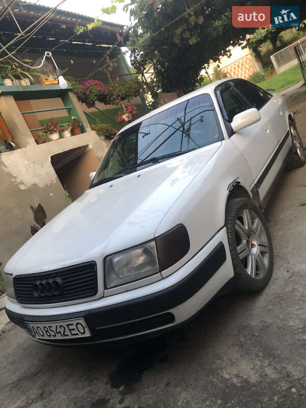 Седан Audi 100 1992 в Виноградове