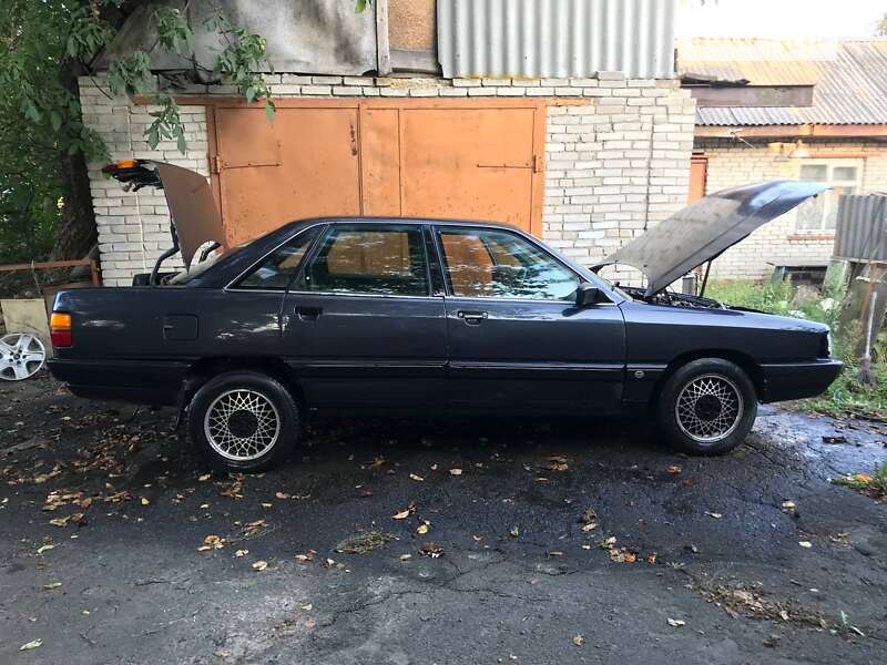 Седан Audi 100 1989 в Луцке