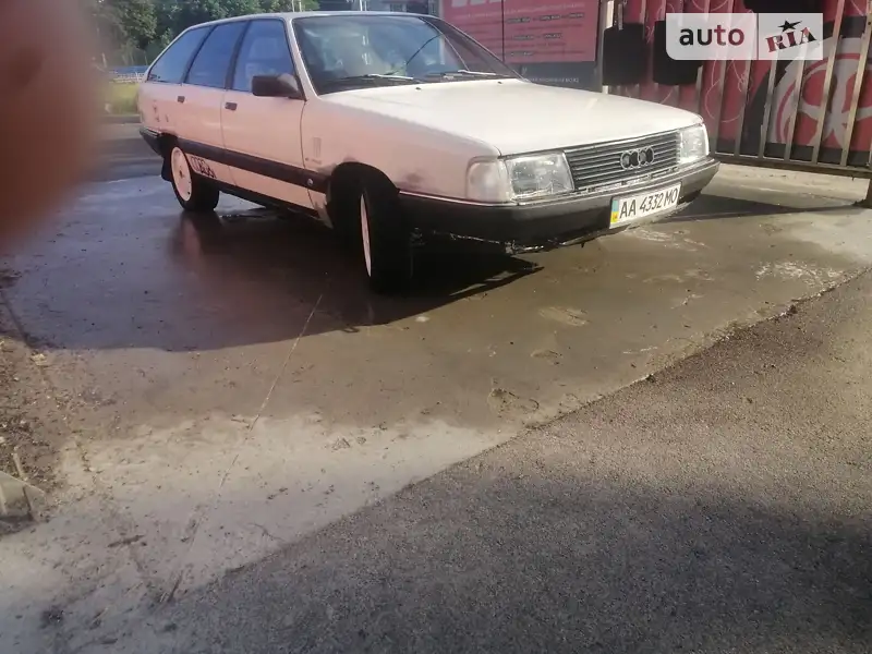 Audi 100