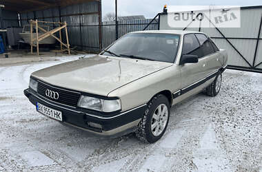 Седан Audi 100 1986 в Кам