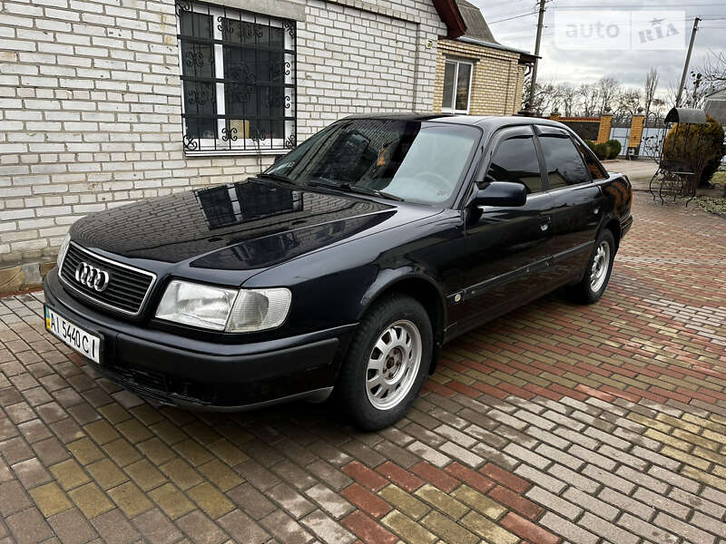 Седан Audi 100 1992 в Обухове