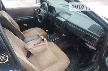 Седан Audi 100 1984 в Богуславе