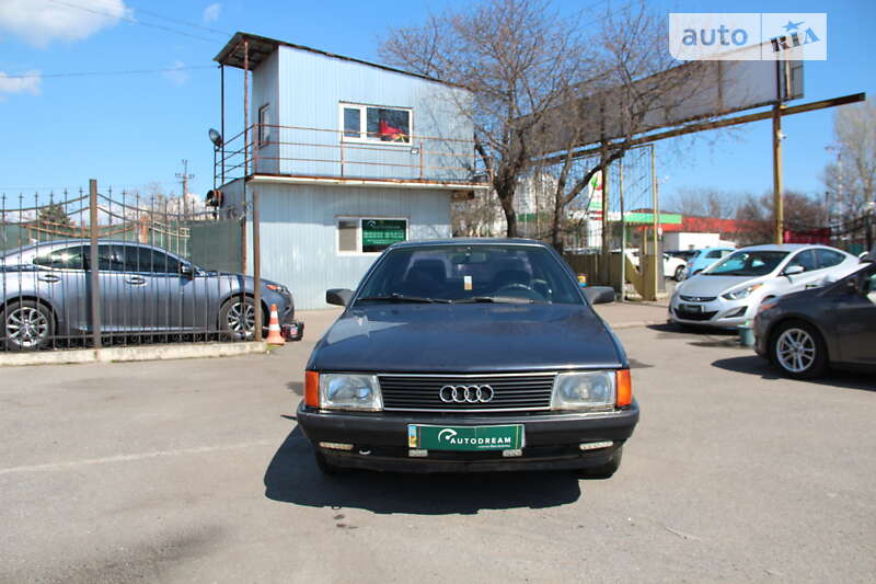 Седан Audi 100 1990 в Одесі