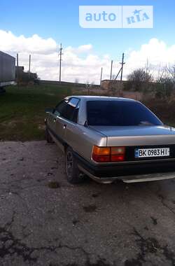 Седан Audi 100 1988 в Ровно