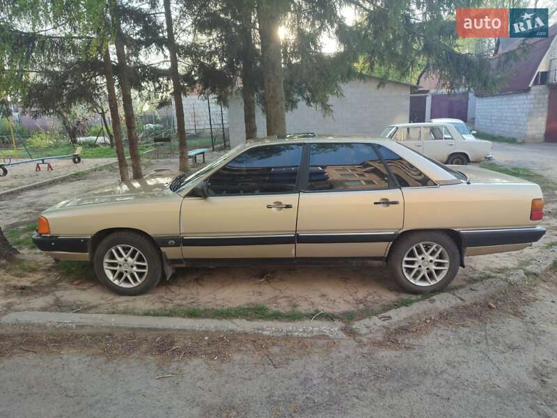 Седан Audi 100 1983 в Хмельнике