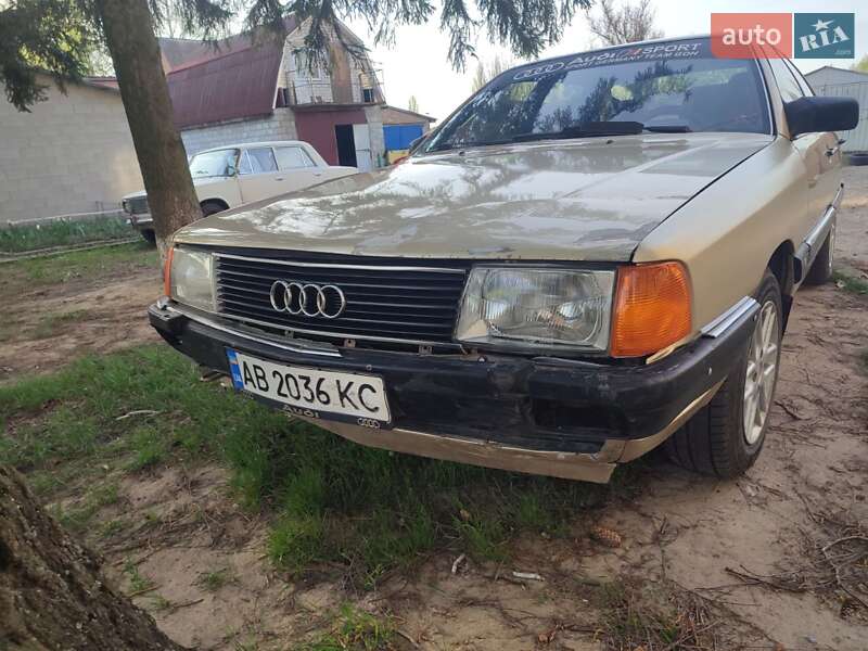Седан Audi 100 1983 в Хмельнике