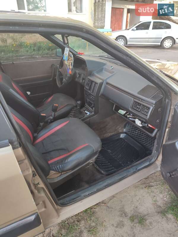 Седан Audi 100 1983 в Хмельнике