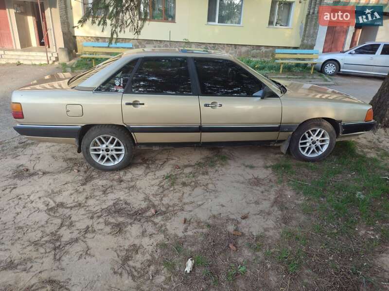 Седан Audi 100 1983 в Хмельнике