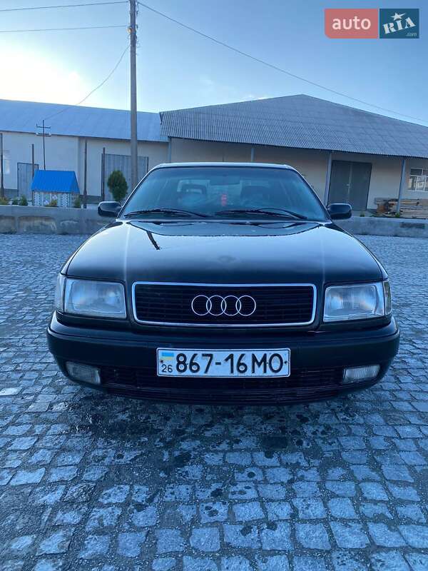 Седан Audi 100 1991 в Кельменцах