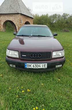 Седан Audi 100 1991 в Остроге