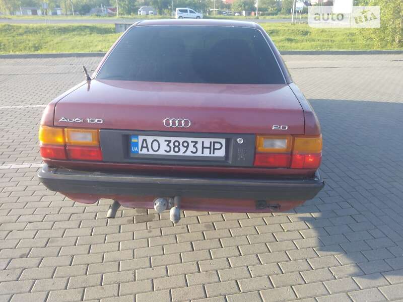 Седан Audi 100 1988 в Мукачево