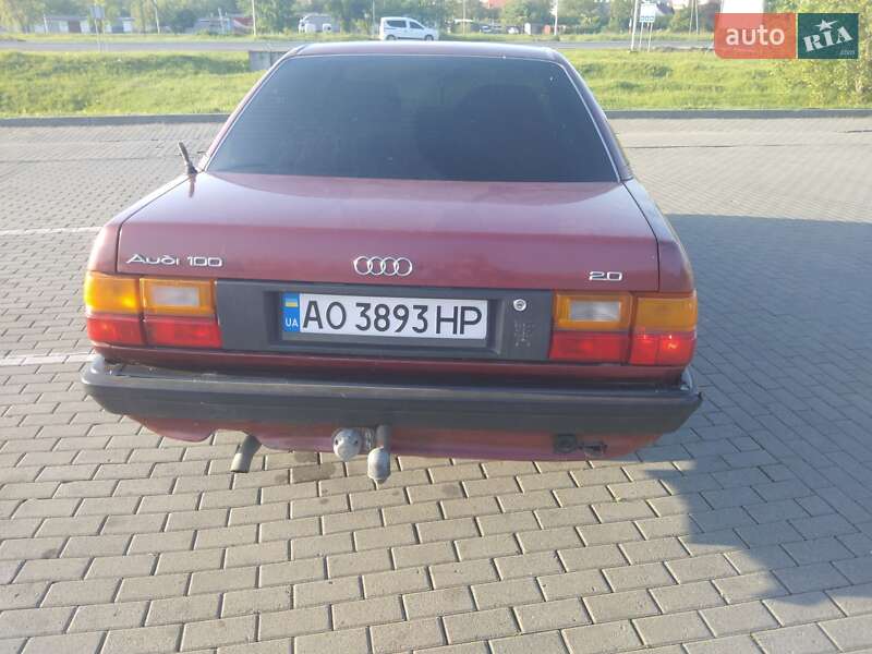 Седан Audi 100 1988 в Мукачево