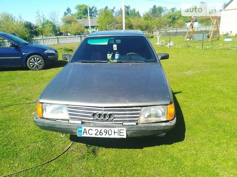 Седан Audi 100 1988 в Любомле