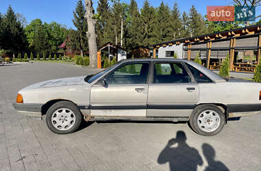 Седан Audi 100 1988 в Луцьку