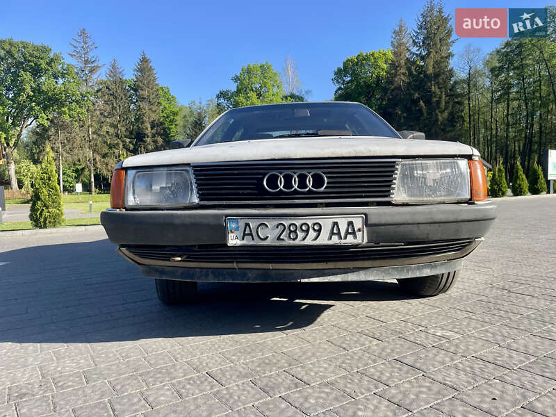 Седан Audi 100 1988 в Луцьку