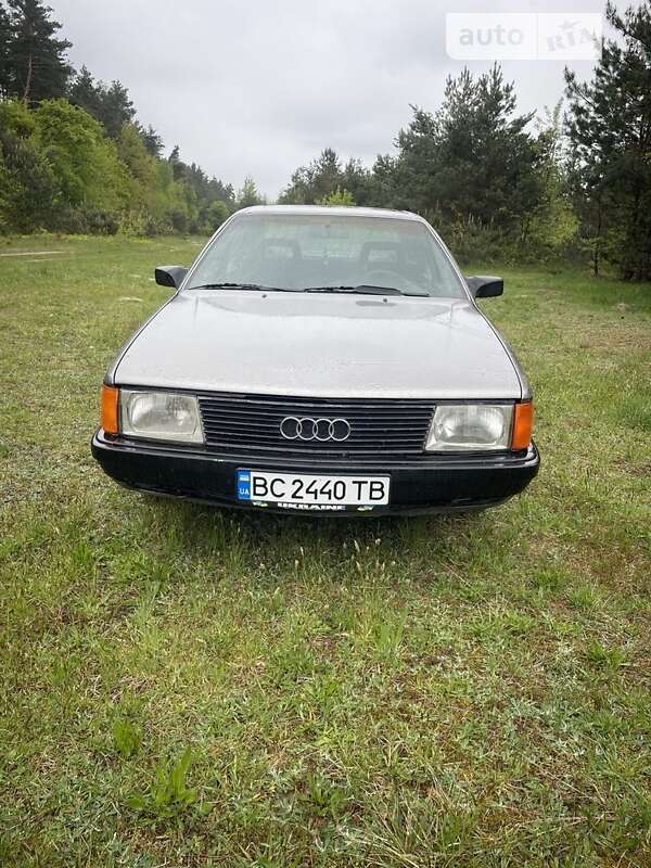 Седан Audi 100 1989 в Жовкве