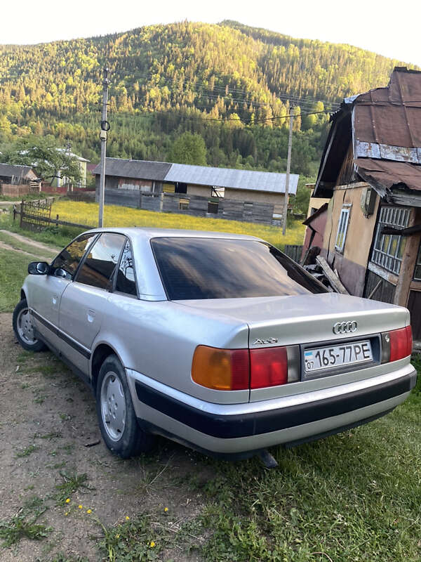 Седан Audi 100 1989 в Верховине