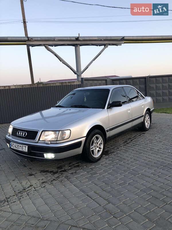 Седан Audi 100 1991 в Мукачево