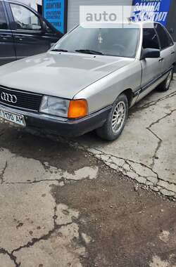 Седан Audi 100 1988 в Луцке