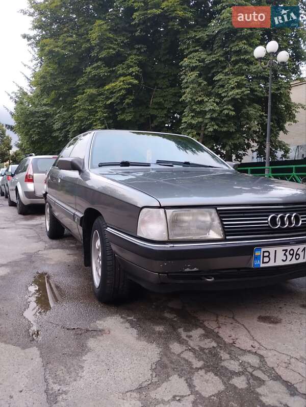 Седан Audi 100 1989 в Вишневом
