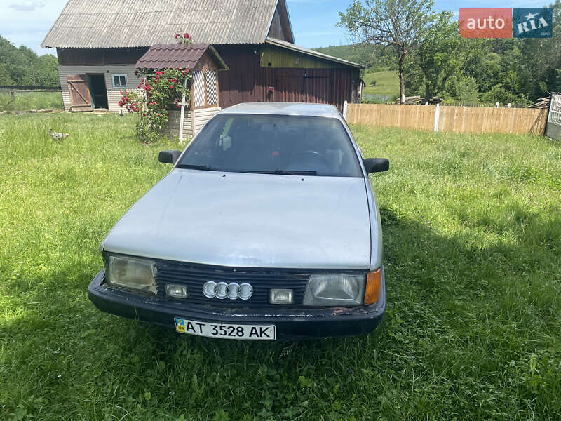 Седан Audi 100 1988 в Сторожинце