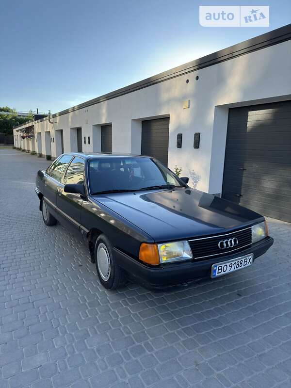 Седан Audi 100 1990 в Чорткове