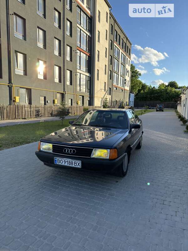 Седан Audi 100 1990 в Чорткове
