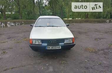 Седан Audi 100 1989 в Млиніві