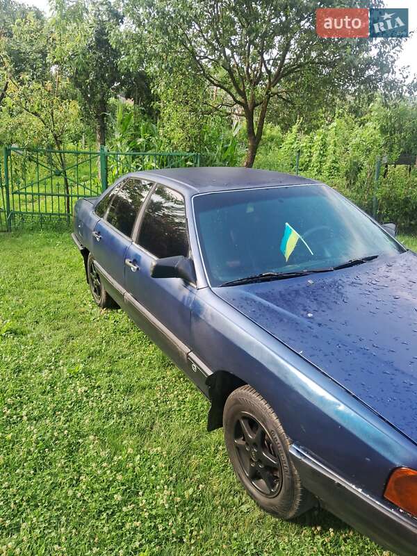 Седан Audi 100 1986 в Перечині