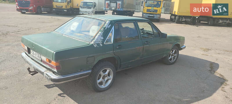 Седан Audi 100 1981 в Черняхове