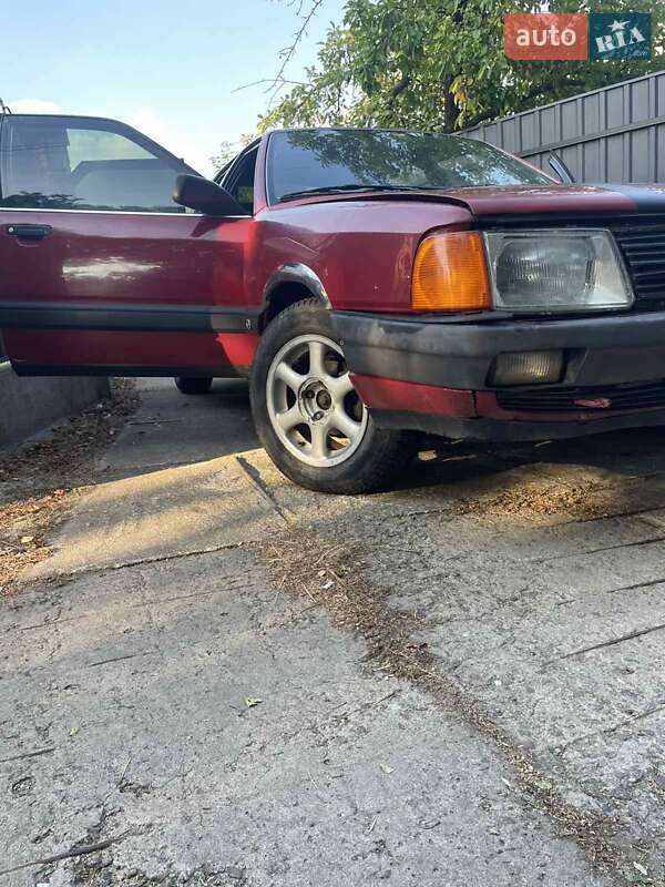 Седан Audi 100 1990 в Горохове