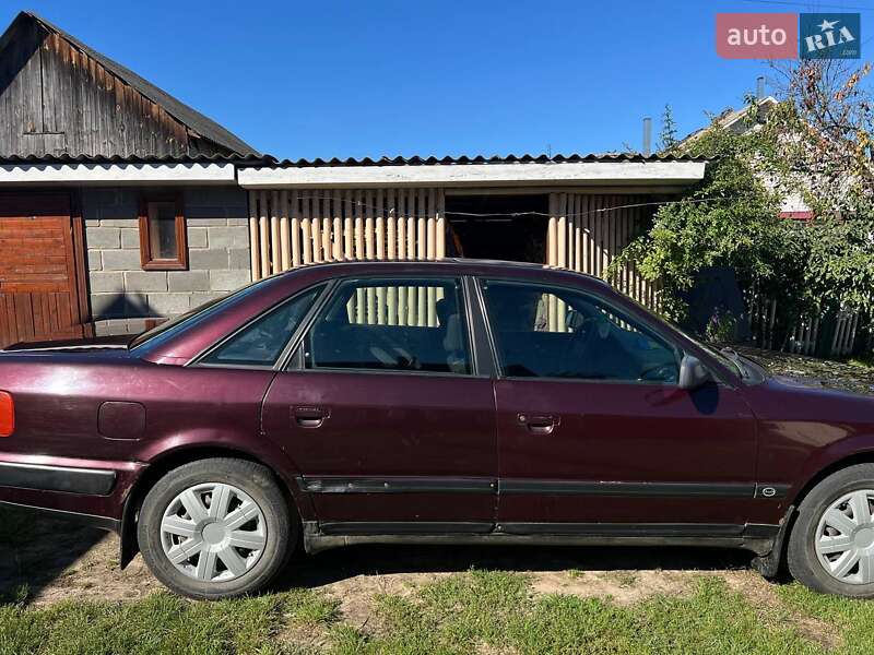 Седан Audi 100 1992 в Костополе